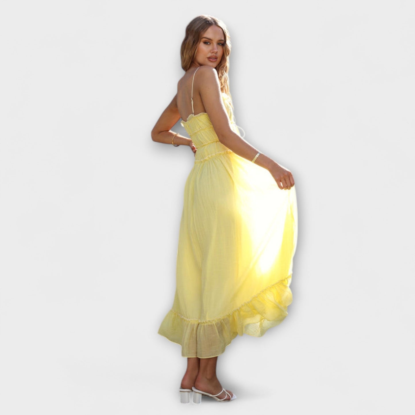 Celine - Chic Volangkant Midi Kjole for Arrangementer