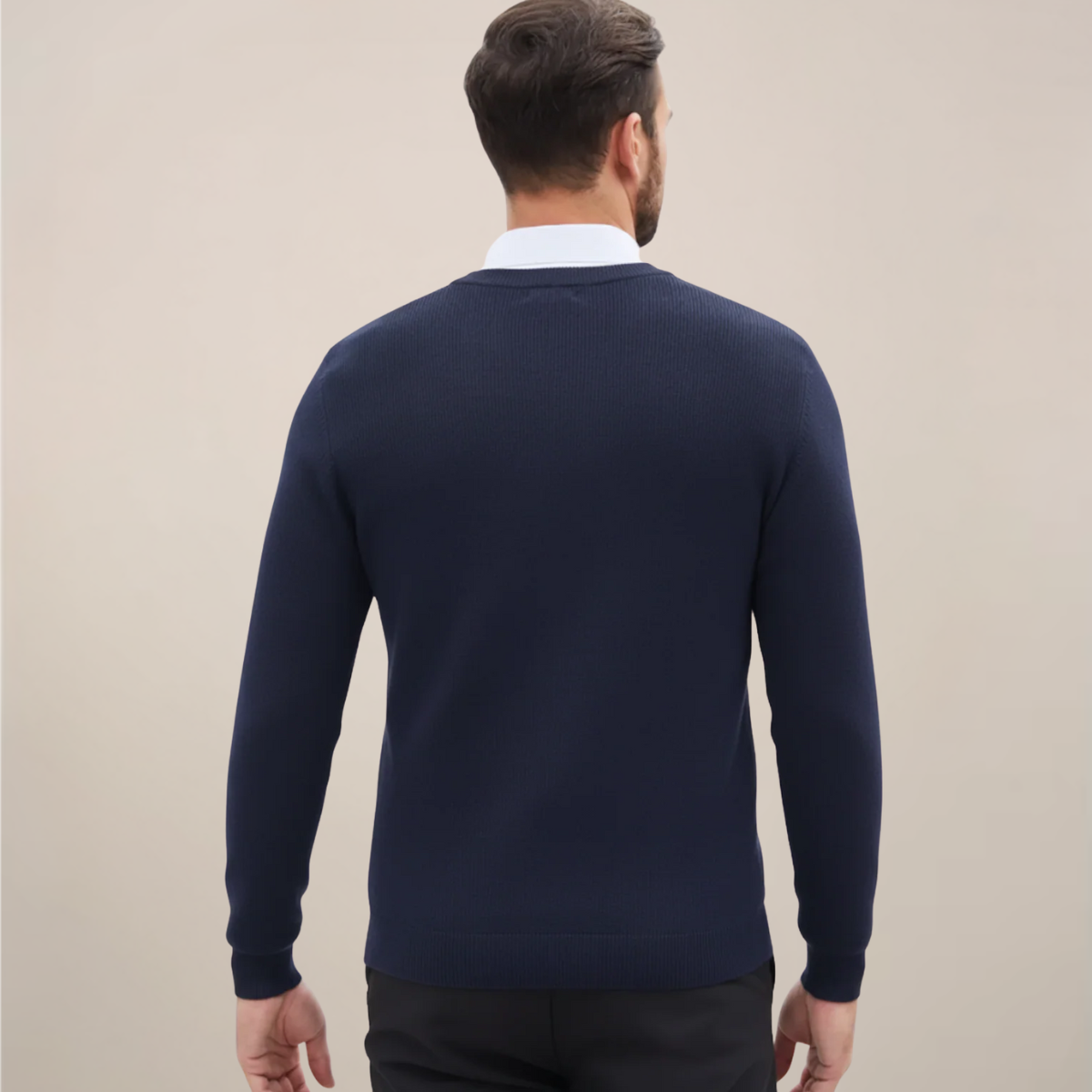 Herres klassiske V-hals strikkegenser for høst og vinter