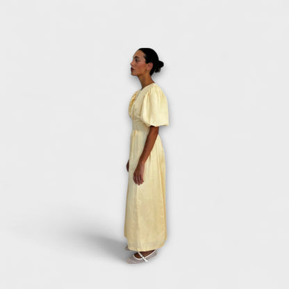 Josephine - Luftig Smørgul Maxi Kjole for Sommerarrangementer