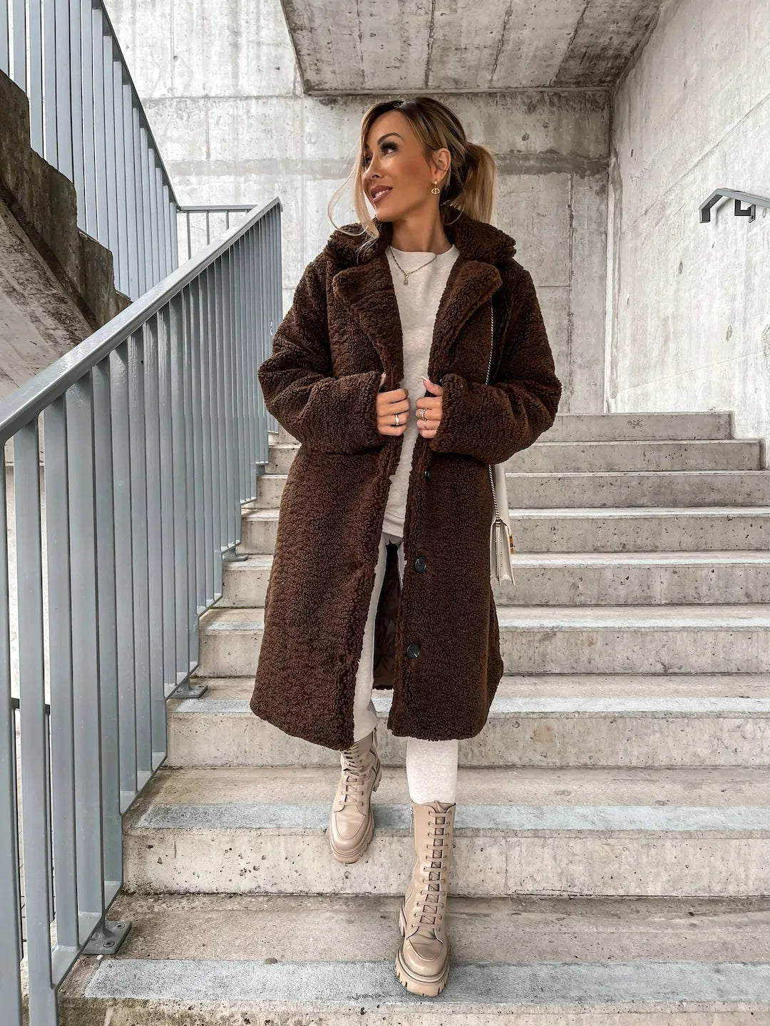 Emma - Myk Fløyels Trench Coat for Alle Anledninger