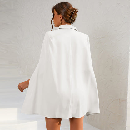 Chic Cape Blazer Mini Kjole med Belte og Gull Detaljer