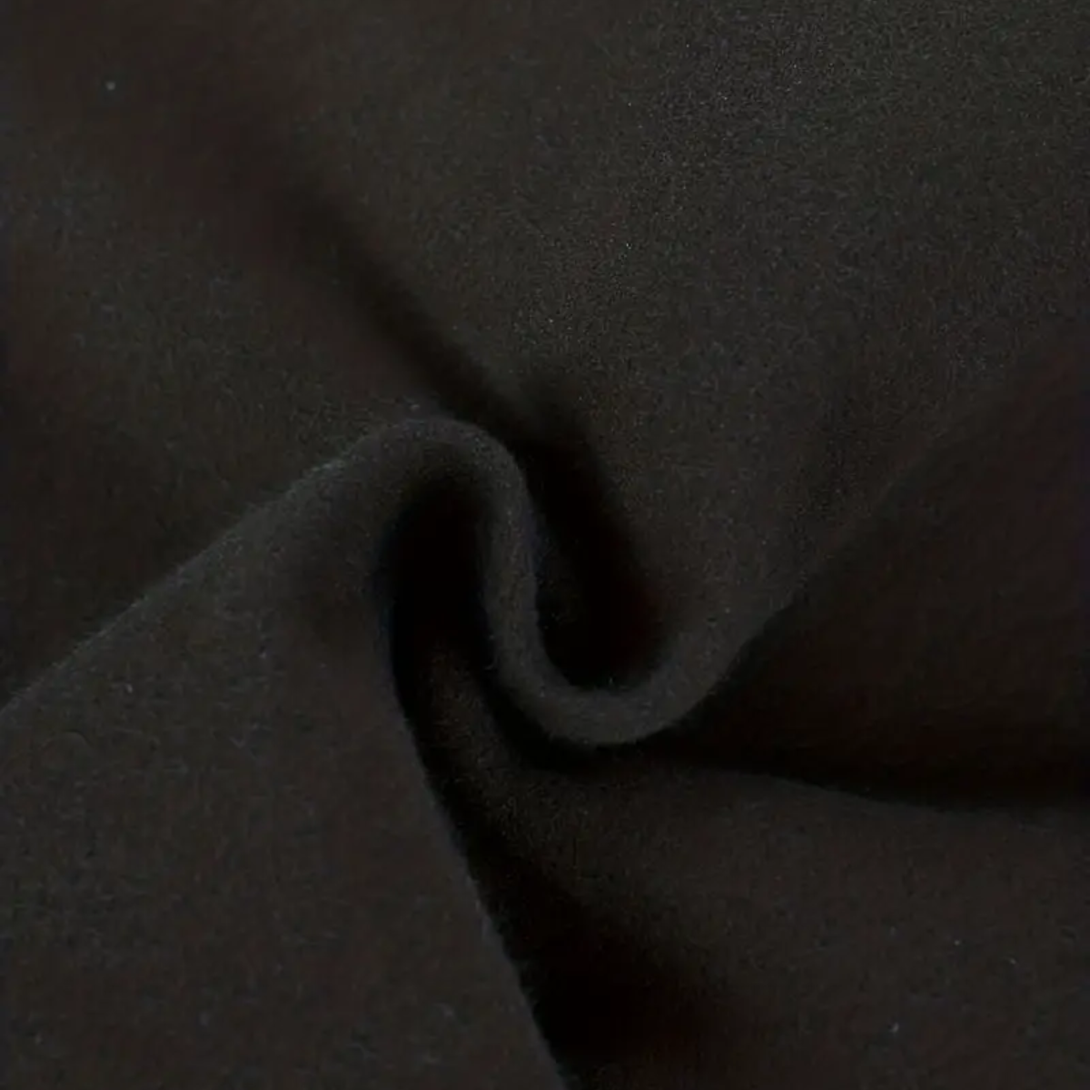 Herre svart lang frakk - stilfull en-knapp frakk for vinterarrangementer