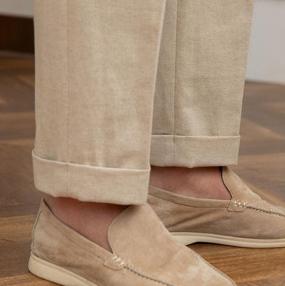 Høytlivede, plissert bukser i italiensk stil for formelle anledninger