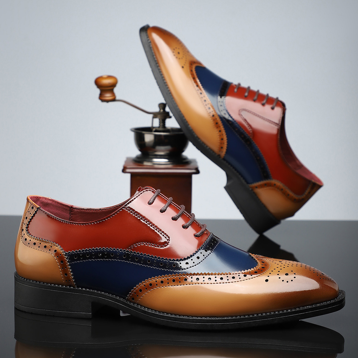 Herresko i patentlær med broguedetaljer – Stilig wingtip-design for formelle anledninger