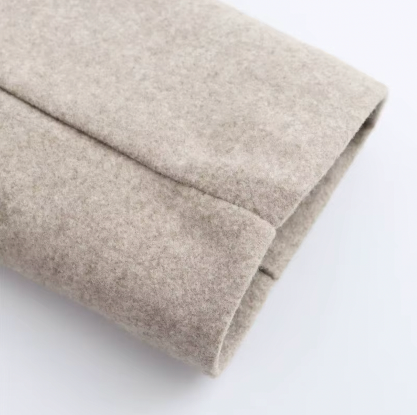 Chic Beige Dobbelbrystet Trench Coat med Fuskepels Krage for Stilige Utflukter