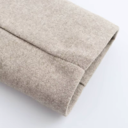 Chic Beige Dobbelbrystet Trench Coat med Fuskepels Krage for Stilige Utflukter