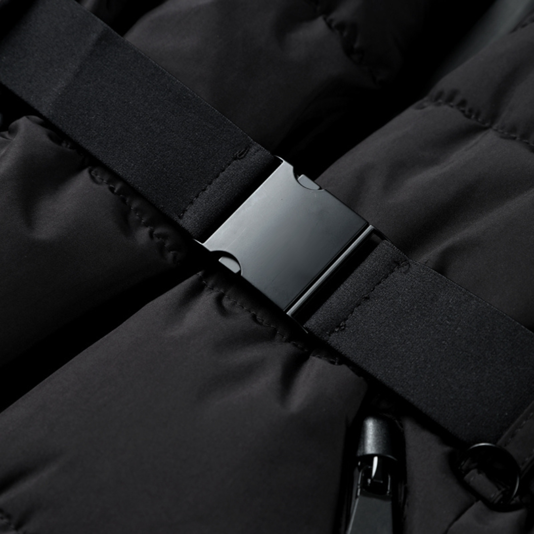 Kvinnens svarte isolerte pufferjakke med belte - Ideell for utendørsbruk