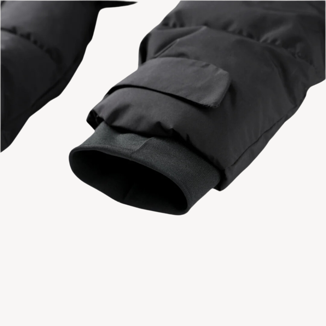 Kvinnens svarte isolerte pufferjakke med belte - Ideell for utendørsbruk