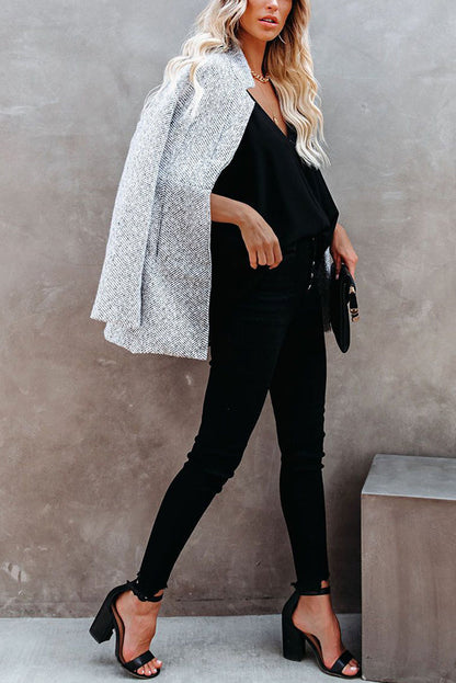 Kvinnens Langline Kåpe i Lys Grå – Chic Yttertøy for Alle Anledninger