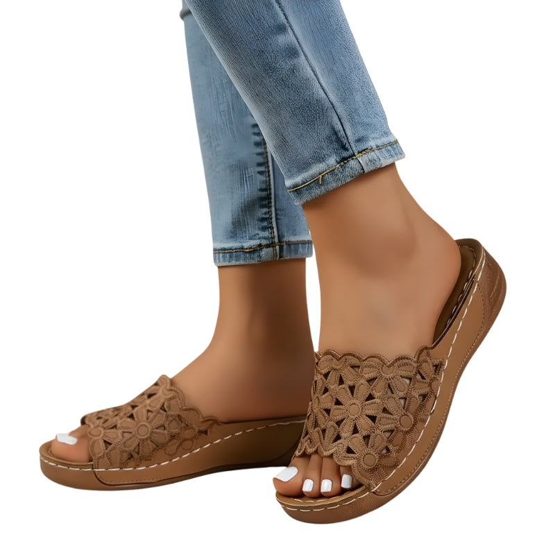 Blomsterutskjærte Kvinneplattform Sandaler for Sommerutflukter