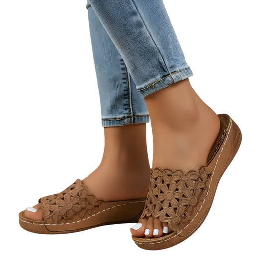 Blomsterutskjærte Kvinneplattform Sandaler for Sommerutflukter