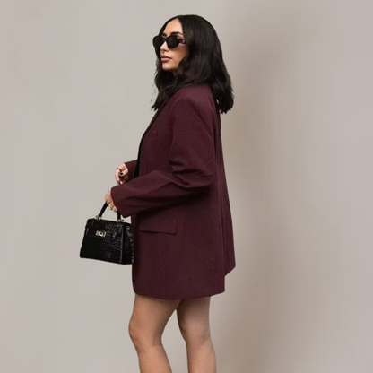 Chic Burgunder Blazer for Smart-Casual Arrangement