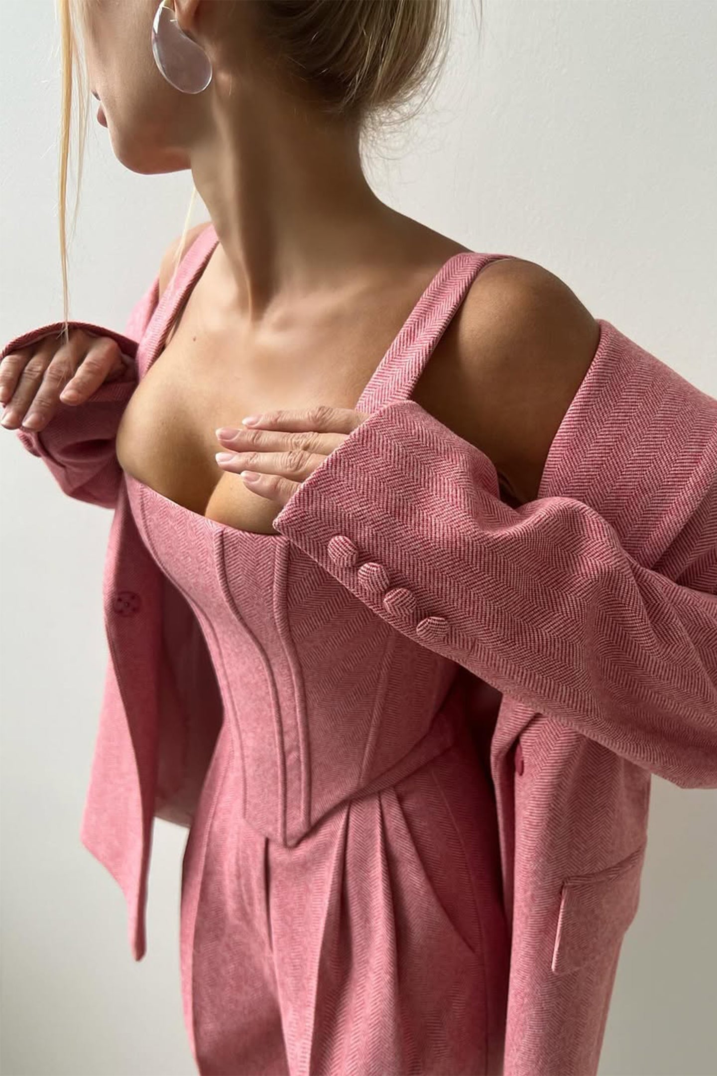 Chic Kvinners Tre-Dels Dress: Blazer, Korsett, Vide Bukser for Stilige Anledninger